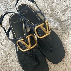 Valentino V logo thing sandals 40- SALE! 🔥
